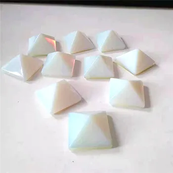 Prírodný leštený crystal opal pyramídy ľudových remesiel liečivý kameň pre domáce dekorácie